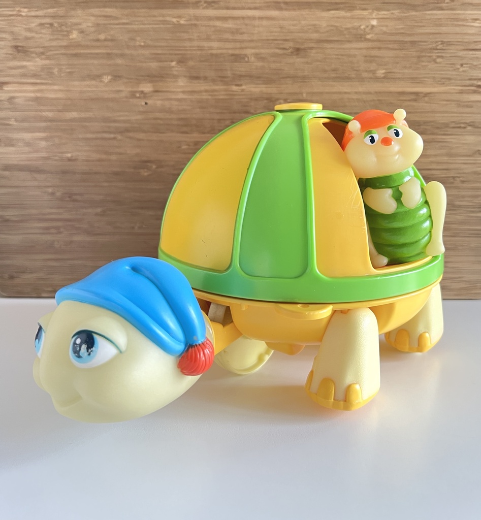Luxi-Tortue et sa figurine Sauterelle Les Luxioles