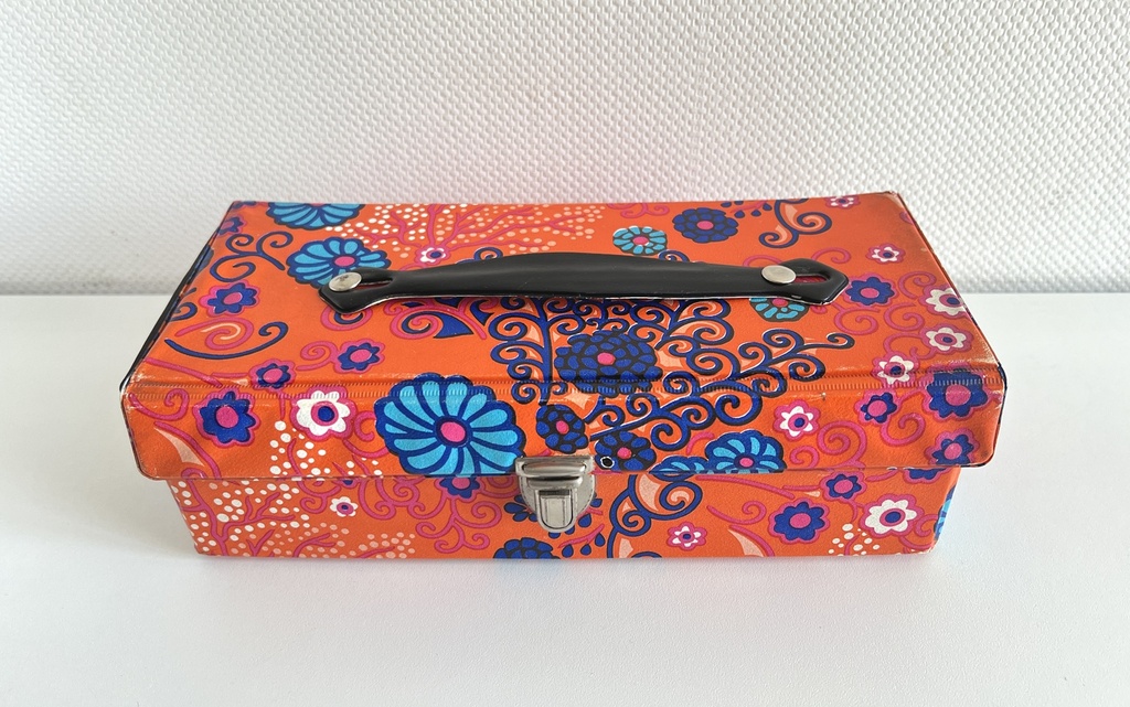 Valisette de rangement orange à fleurs colorées pour cassettes audio