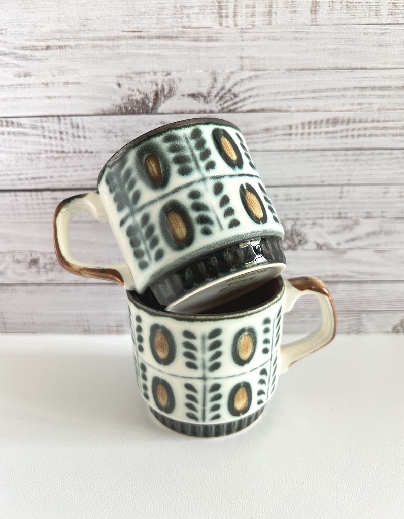 Lot de 2 petites tasses Boch Delta Noix