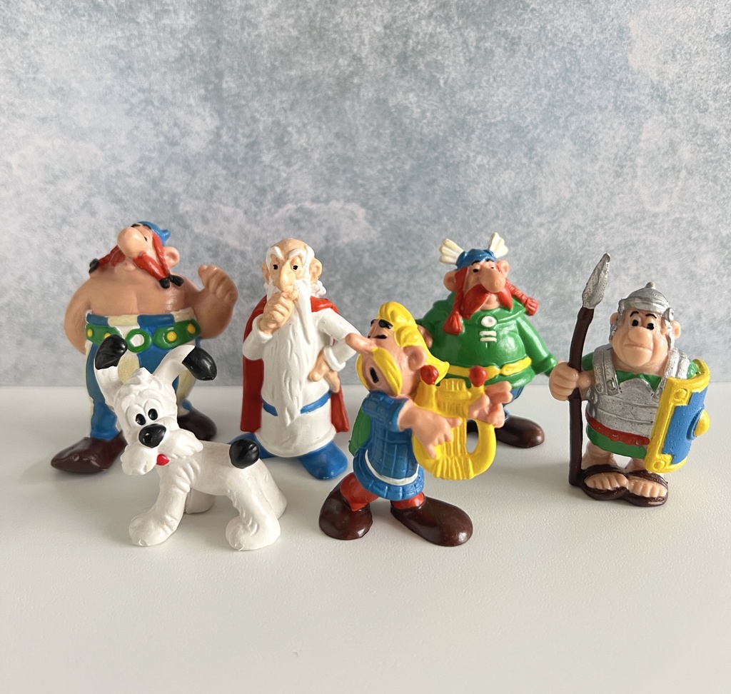 LOT DE 4 Personnages Asterix Obelix Idefix Romain 1990 EUR 20,00