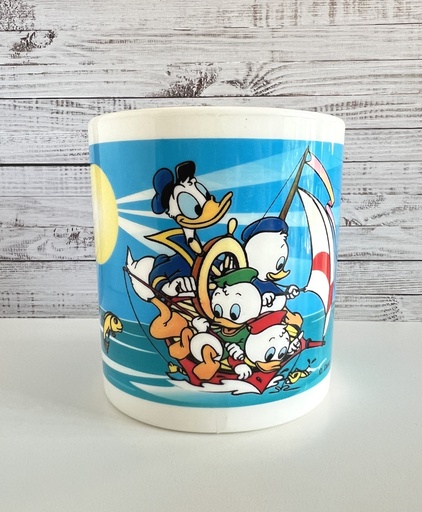 Tasse Donald et ses 3 neveux sur un bateau