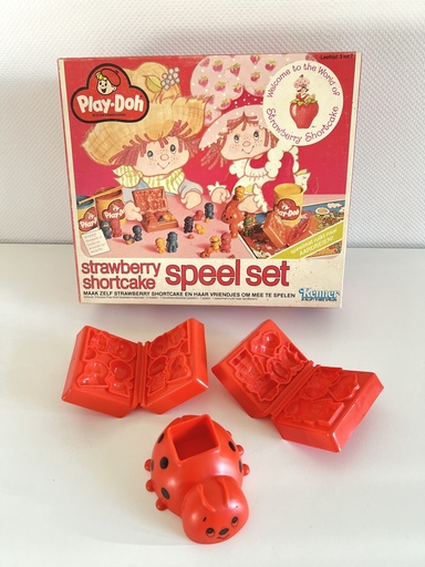 Play-Doh Charlotte aux fraises