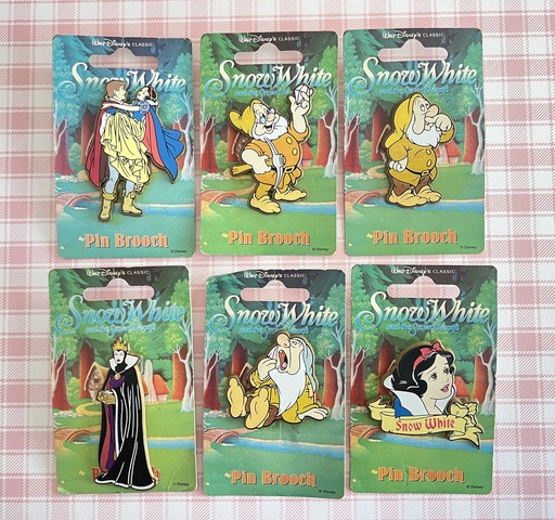 Pin's badge Blanche Neige et les 7 nains - Disney